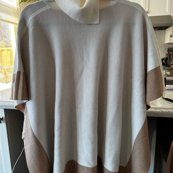 Neutral Tone Tops - Picture 5 of 9